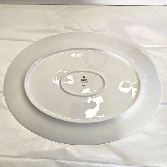 "Valhala" 14" Oval Serving Platter by Mikasa. - Picture 3 of 4
